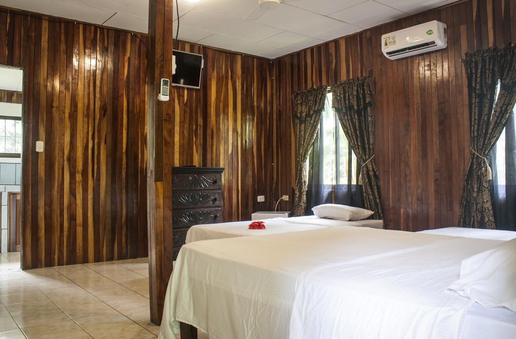 Manuel Antonio Hostel Resort Buitenkant foto