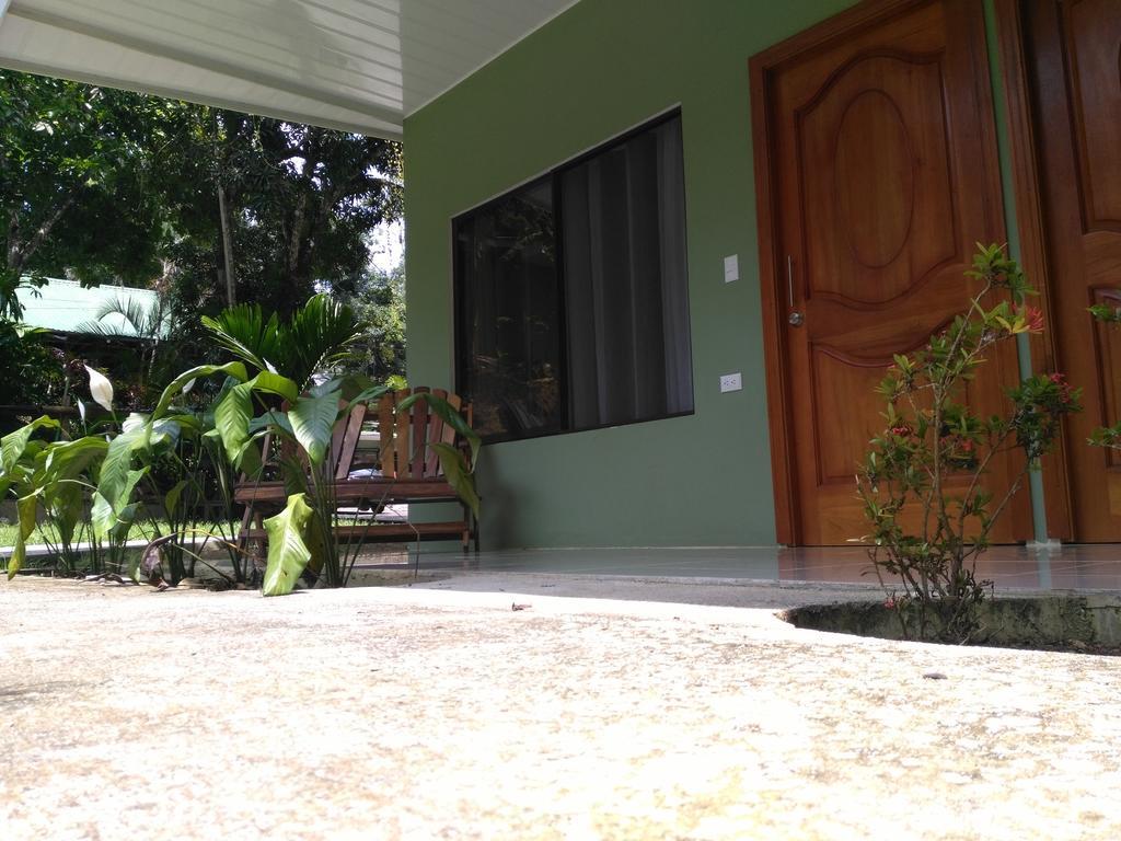 Manuel Antonio Hostel Resort Buitenkant foto
