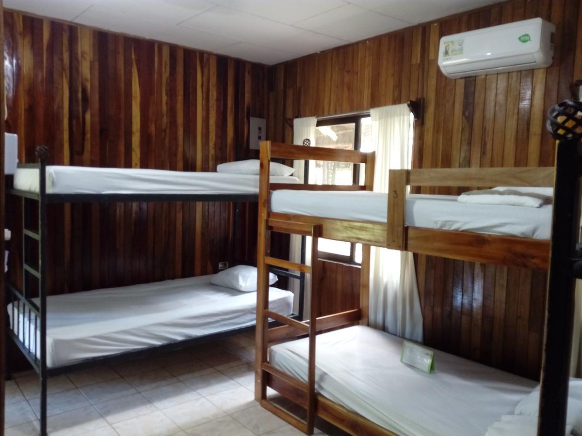 Manuel Antonio Hostel Resort Buitenkant foto