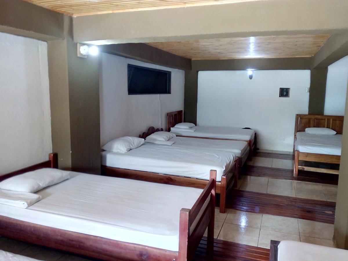 Manuel Antonio Hostel Resort Buitenkant foto